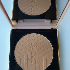 $48 EUC YSL TOUCHE ECLAT 3D ALL OVER GLOW POWDER (Universal Shade).